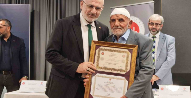87 Yaşında Hafızlık Belgesi Aldı