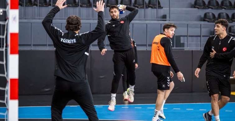 A Milli Erkek Hentbol Takımı İstanbul'da Kamp Yapıyor