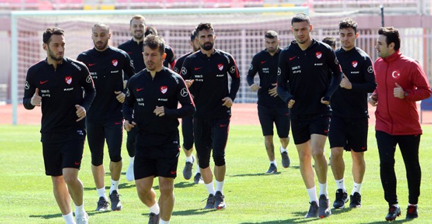 A Milli Futbol Takımı Hazırlıklarına Başladı