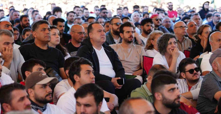 A milli futbol takımı Paraguay karşılaşması Manisa'da dev ekrandan yayınlanacak