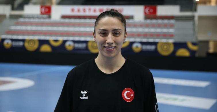 A Milli Kadın Hentbol Takımı Kastamonu'da Çekya Maçına Hazırlanıyor