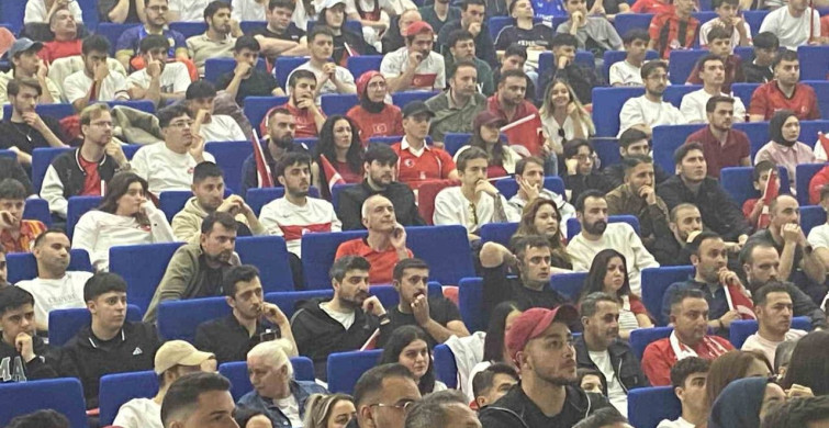 A milli takımın avustralya ile maçı ankara'da dev ekranda izlendi