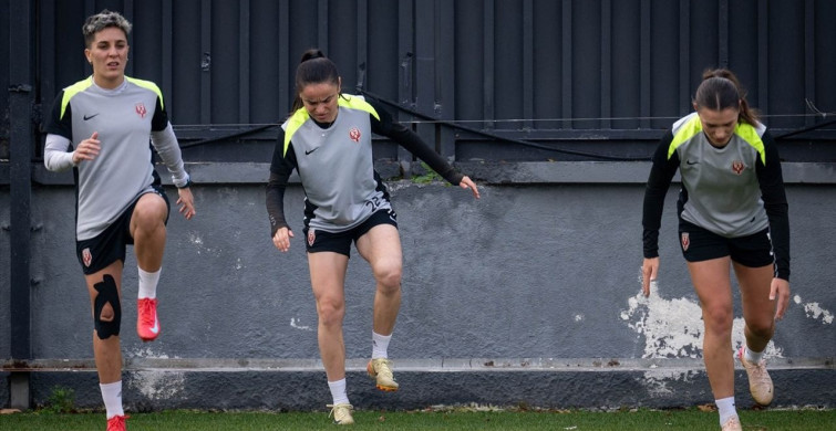 ABB FOMGET Kadın Futbol Takımı, Fenerbahçe Maçına Hazırlanıyor