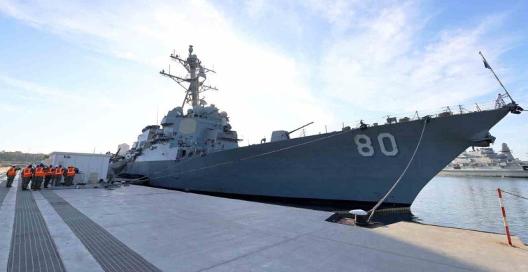 ABD savaş gemisi USS Roosevelt Mersin Limanı'na demirledi
