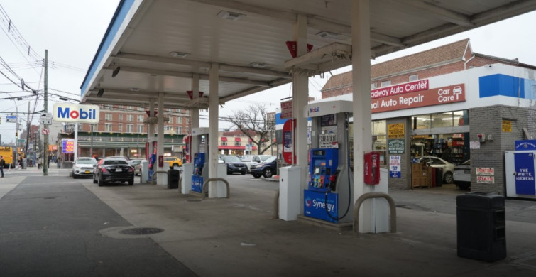 ABD’de Benzin Fiyatları 2022’den Sonra İlk Kez 4 Doları Aştı