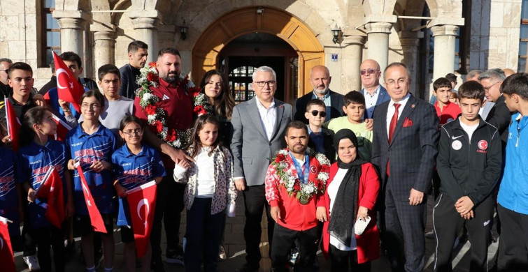Abdullah Kayapınar Sivas'ta Coşkuyla Karşılandı