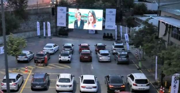 Açık Havada Arabalı Sinema Keyfi