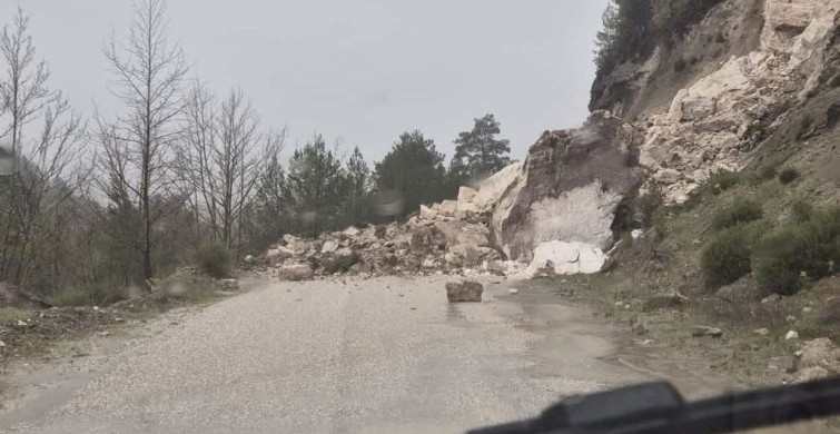 Acıpayam - Dalaman Karayolu Heyelan Nedeniyle Kapandı