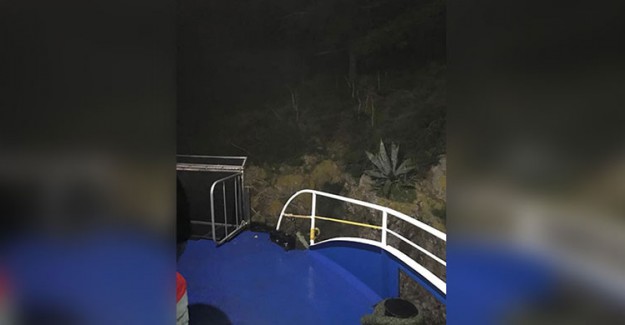 Adalar Seferi Yapan Yolcu Motoru Sis Sebebiyle Karaya Oturdu
