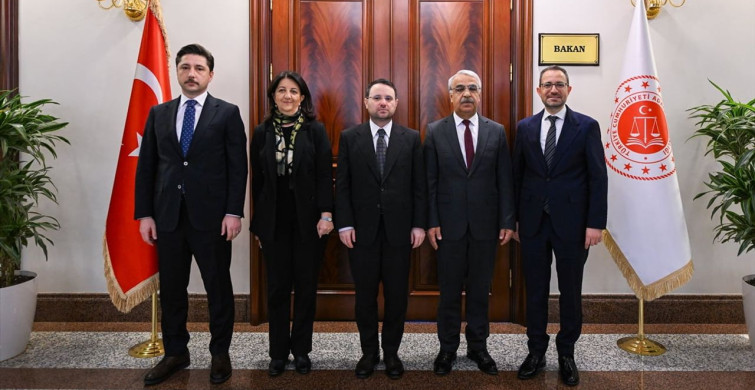 Adalet Bakanı Gürlek, DEM Partili Vekillerle Terörsüz Türkiye Sürecini Görüştü