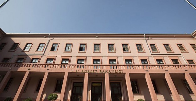 Adalet Bakanlığı 300 İdare Memurluğu Öğrencisi Alıyor
