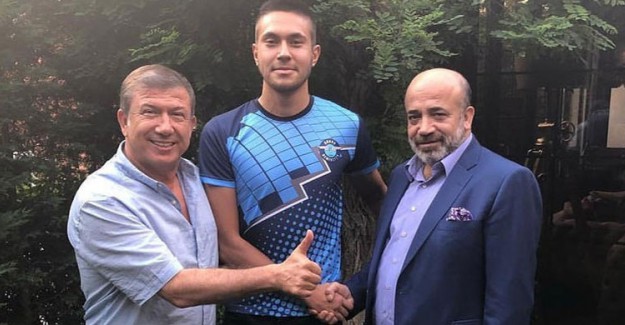 Adana Demirspor 17'lik Forveti Kaptı!