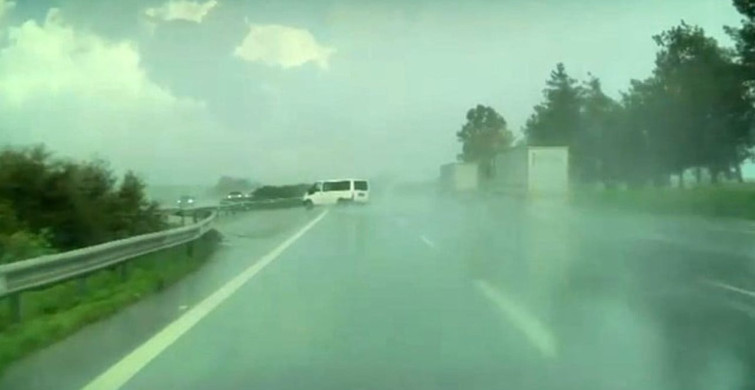 Adana Otoyolunda Panelvan Araç Takla Attı