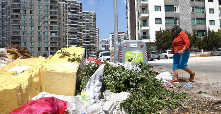 Adana Seyhan'da Biriken Çöpler Kötü Kokulara Neden Oluyor