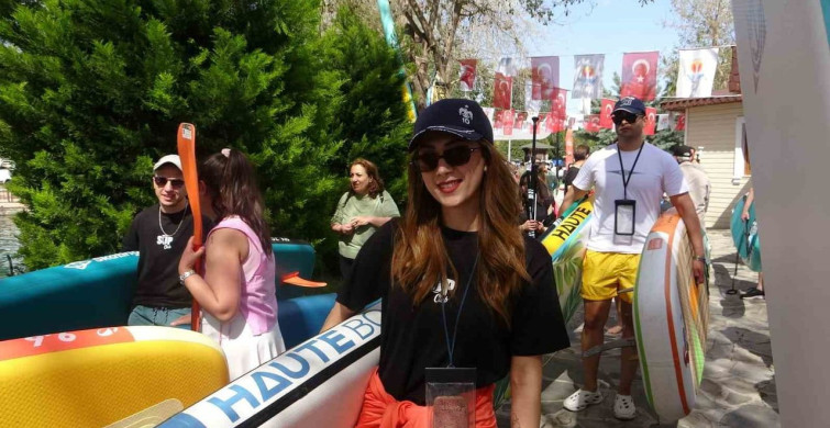 Adana'da 14. Uluslararası Portakal Çiçeği Karnavalı: Renkli Su Korteji