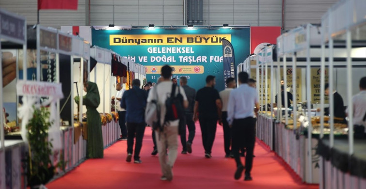 Adana'da 4. Tesbih ve Doğal Taşlar Fuarı Başladı