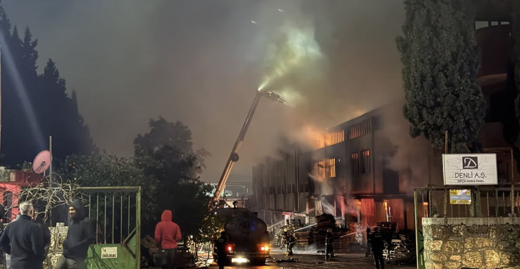 Adana'da Ahşap Fabrikasında Yangın Kontrol Altına Alındı
