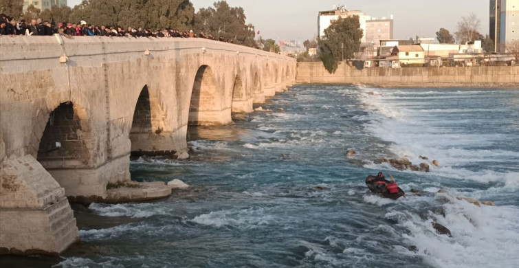 Adana'da Akıntıya Kapılan İki Kişi İtfaiye Tarafından Kurtarıldı