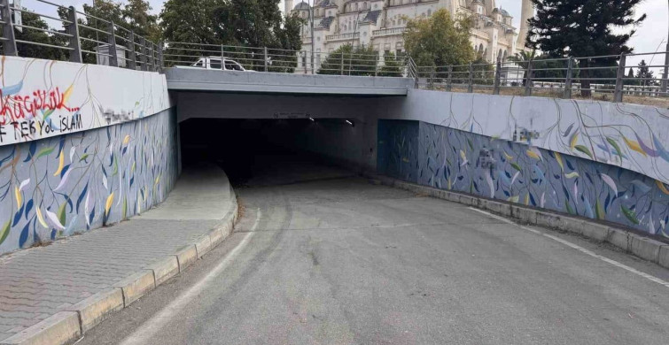 Adana'da bakımsız alt geçit vatandaşları tedirgin etti