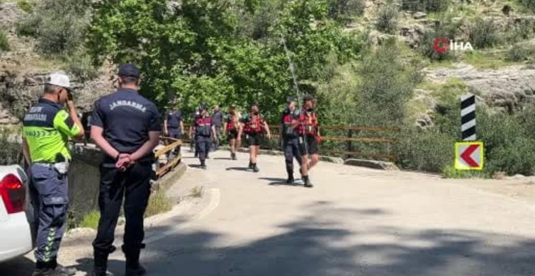 Adana'da Çayda Kaybolan Genç İçin Arama Çalışmaları Devam Ediyor
