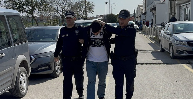 Adana'da Direksiyonunu Ayağıyla Kontrol Eden Sürücü Yakalandı