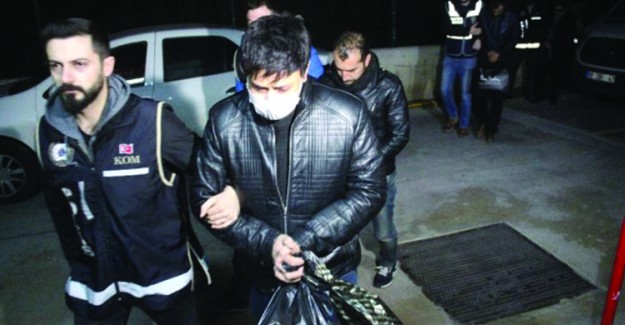Adana'da Ehliyet Skandalı! Adını Yazamayanlara Bile Vermişler