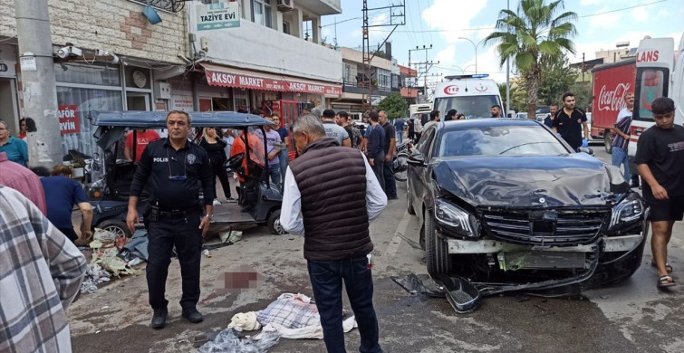 Adana'da Elektrikli Golf Aracına Çarpan Otomobil 3 Yaralı Adana'da Elektrikli Golf Aracına Çarpan Otomobil 3 Yaralı