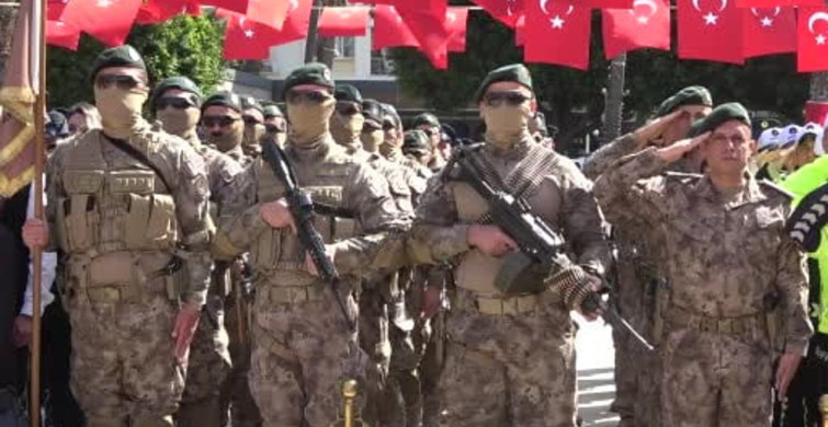 Adana'da Görsel Şölen: Polis Korteji