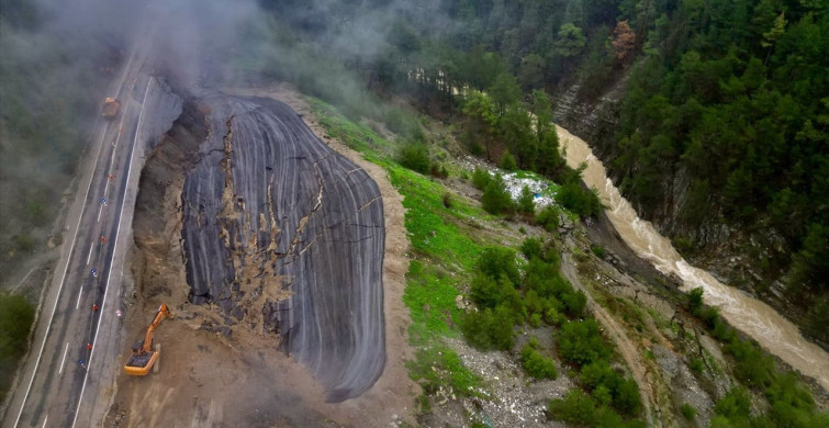 Adana'da Heyelan Nedeniyle Feke-Saimbeyli Kara Yolunda Ulaşım Tek Yönlü Düzenleniyor