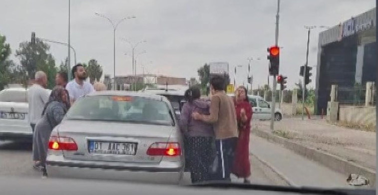 Adana'da Kadınlı Erkekli Kavga Kamerada