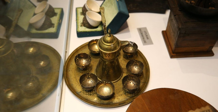 Adana'da Kahve Evi Müzesi Ziyaretçi Akınına Uğradı