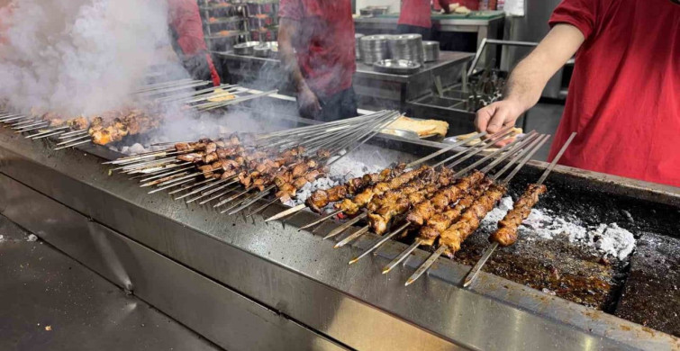 Adana'da Karnaval Coşkusu Kebapçılara Yüz Gülümsetti