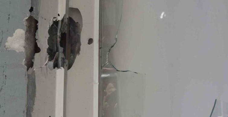 Adana'da Kasklı Saldırgan Müstakil Eve Ateş Açtı