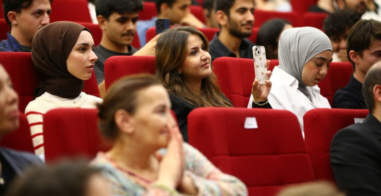 Adana'da Kozmonot Aleksandr Lazutkin, Öğrencilerle Uzay Deneyimlerini Paylaştı