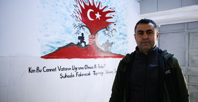 Adana'da Öğrencilerden Türk Bayraklı Duygusal Koreografi