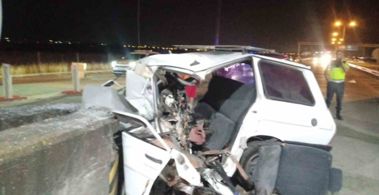 Adana'da otomobil beton bariyerlere çarptı: 1 ölü