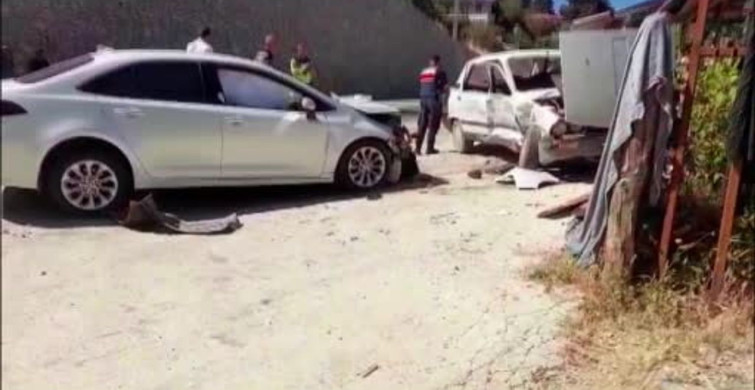 Adana'da otomobiller çarpıştı: 2 yaralı