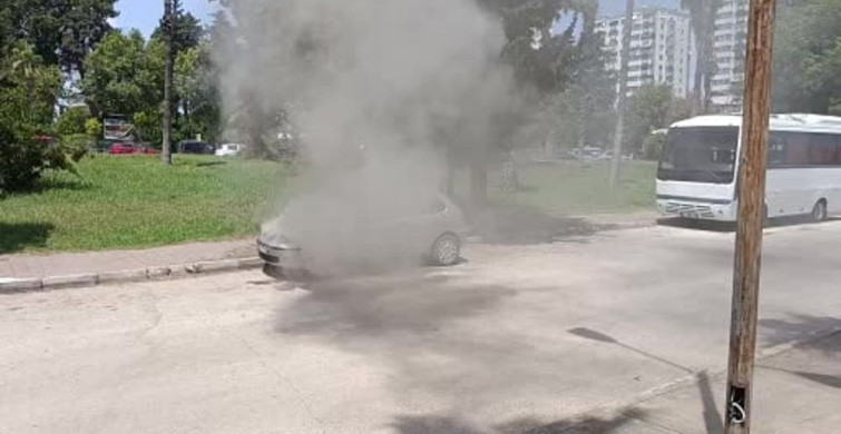 Adana'da park halindeki Fiat otomobilde yangın ve patlamalar meydana geldi