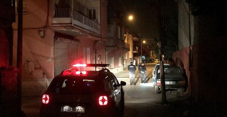 Adana'da pencereden dışarı bakan kadının gözüne mermi isabet etti!