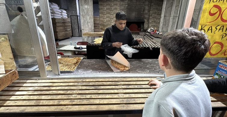 Adana'da Pide Fırınları Ramazan Mesaisine Geçti