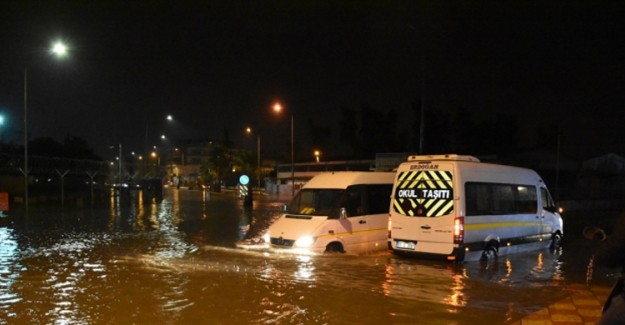 Adana'da Sağanak Etkili Oluyor