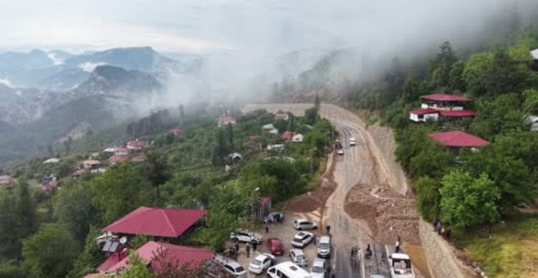 Adana'da şiddetli yağış heyelan ve sel yarattı, ulaşım kapandı