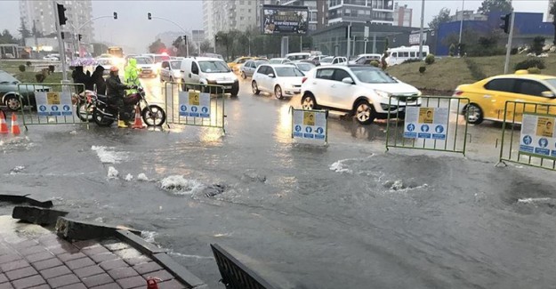 Adana’da Şiddetli Yağış Nedeniyle Eğitime Ara Verildi