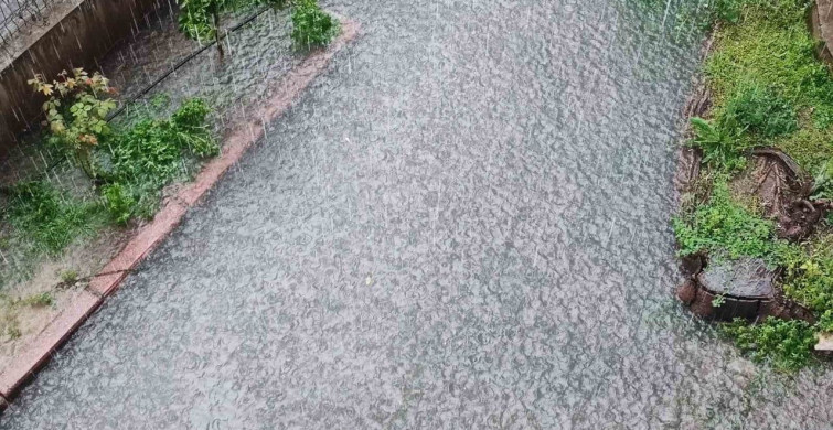 Adana'da Şiddetli Yağış Sele Neden Oldu