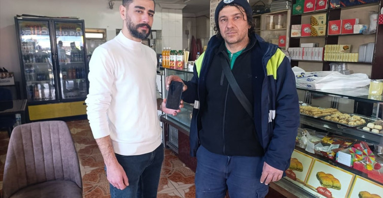 Adana'da Temizlik İşçisi Dürüstlüğüyle Takdir Topladı