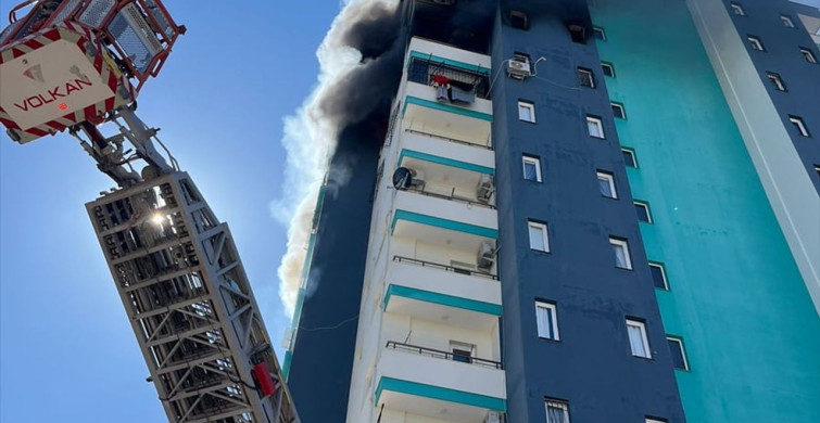 Adana'da Yangında Mahsur Kalan Hamile Kadın Kurtarıldı