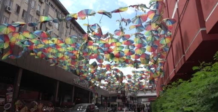 Adana'daki Renkli Şemsiyeler Fırtınada Harabeye Döndü
