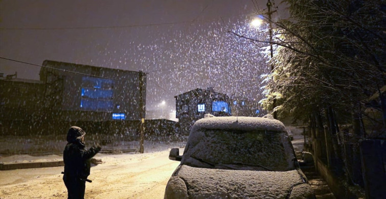 Adana'nın Tufanbeyli İlçesinde Kar Yağışı Etkili Oldu