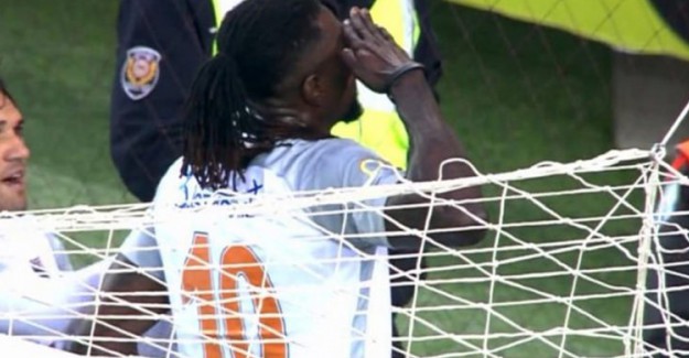 Adebayor'dan Alkış Alan Hareket!