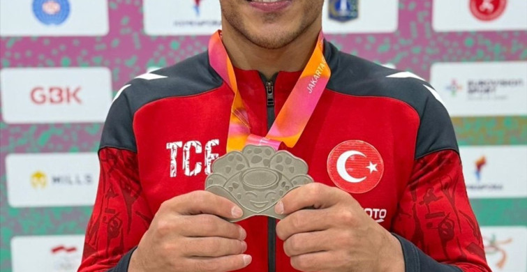 Adem Asil, Dünya Artistik Cimnastik Şampiyonası'nda Gümüş Madalya Kazandı Adem Asil, Dünya Artistik Cimnastik Şampiyonası'nda Gümüş Madalya Kazandı